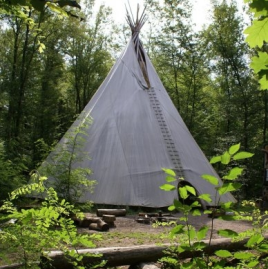 Tipi im Waldseilgarten